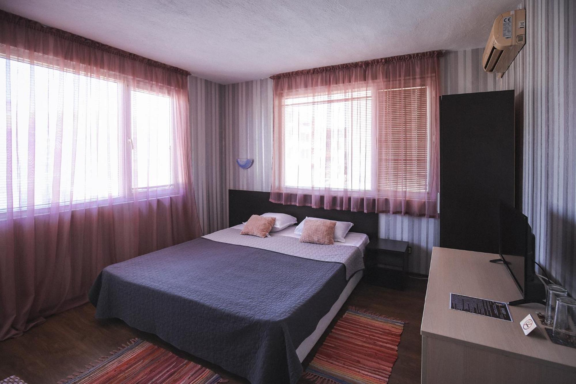 Guest House Taligarov Pomorie Bagian luar foto