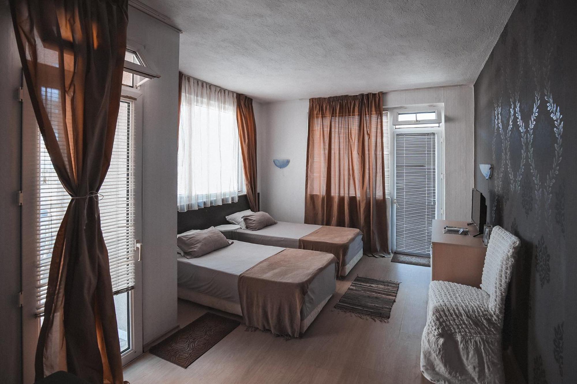 Guest House Taligarov Pomorie Bagian luar foto